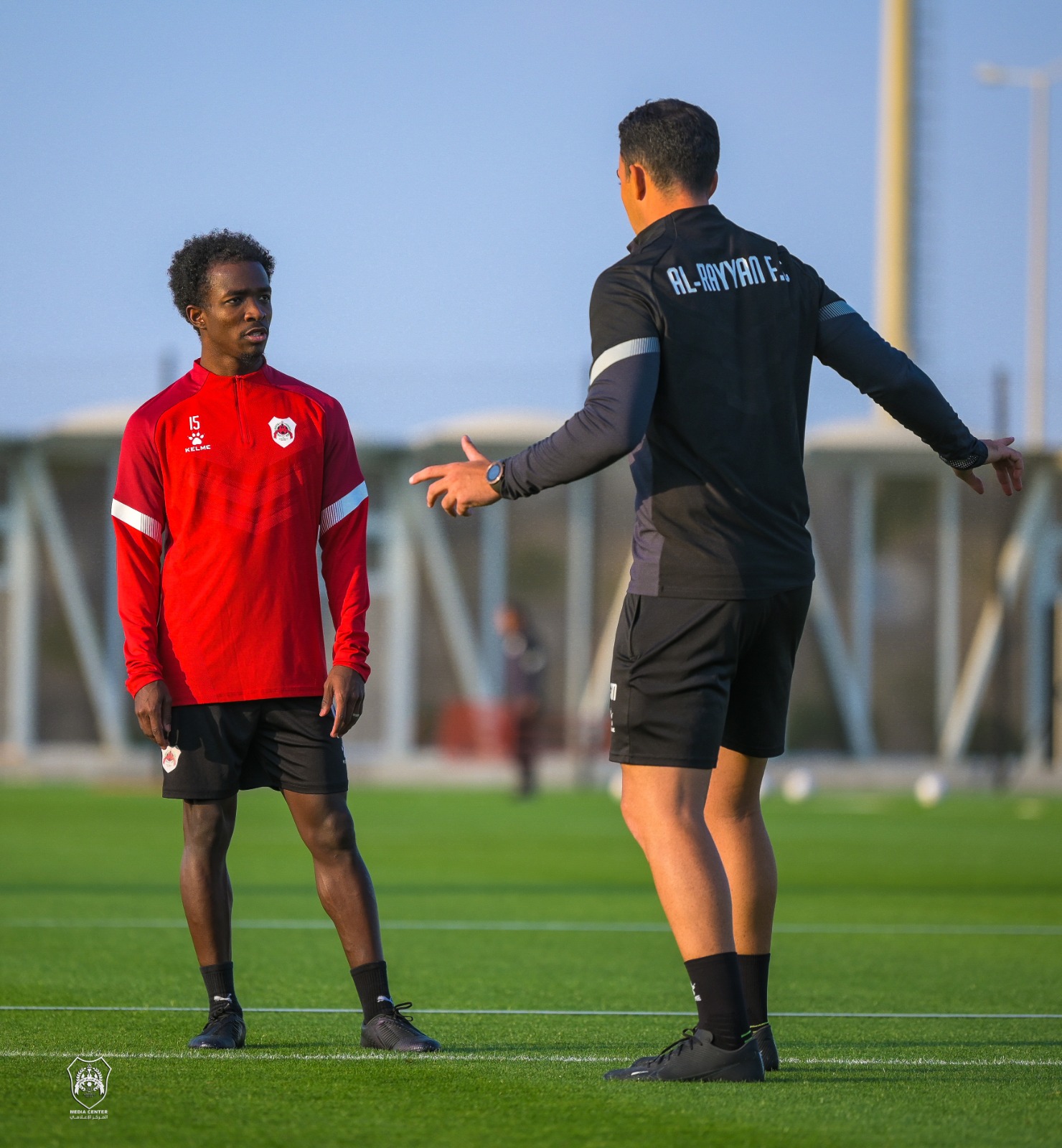 Santiago Maurano trabajando con deportista — readaptación lesiones fútbol Sevilla